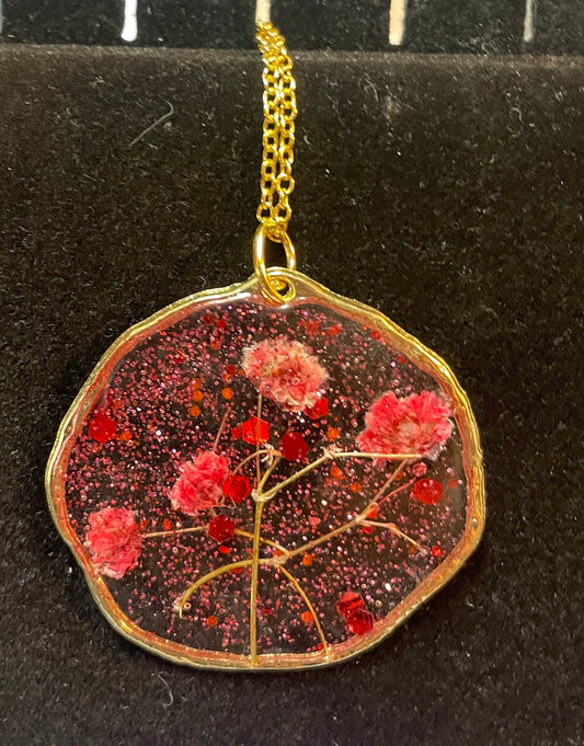 Resin Red Flower Circle Necklace in gold trim